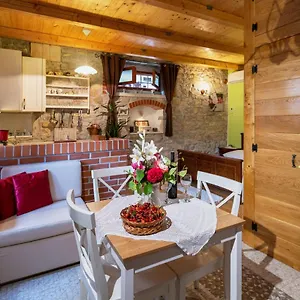 Apartament Tara, Kaštela